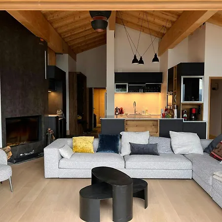 Design Flat With Panoramic Views In * ラ・ロジエール